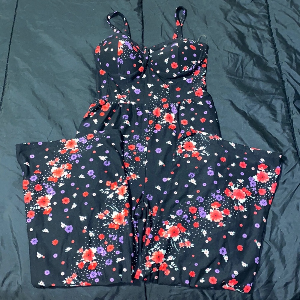 - Sleeveless Black Floral Jumpsuit and Pockets